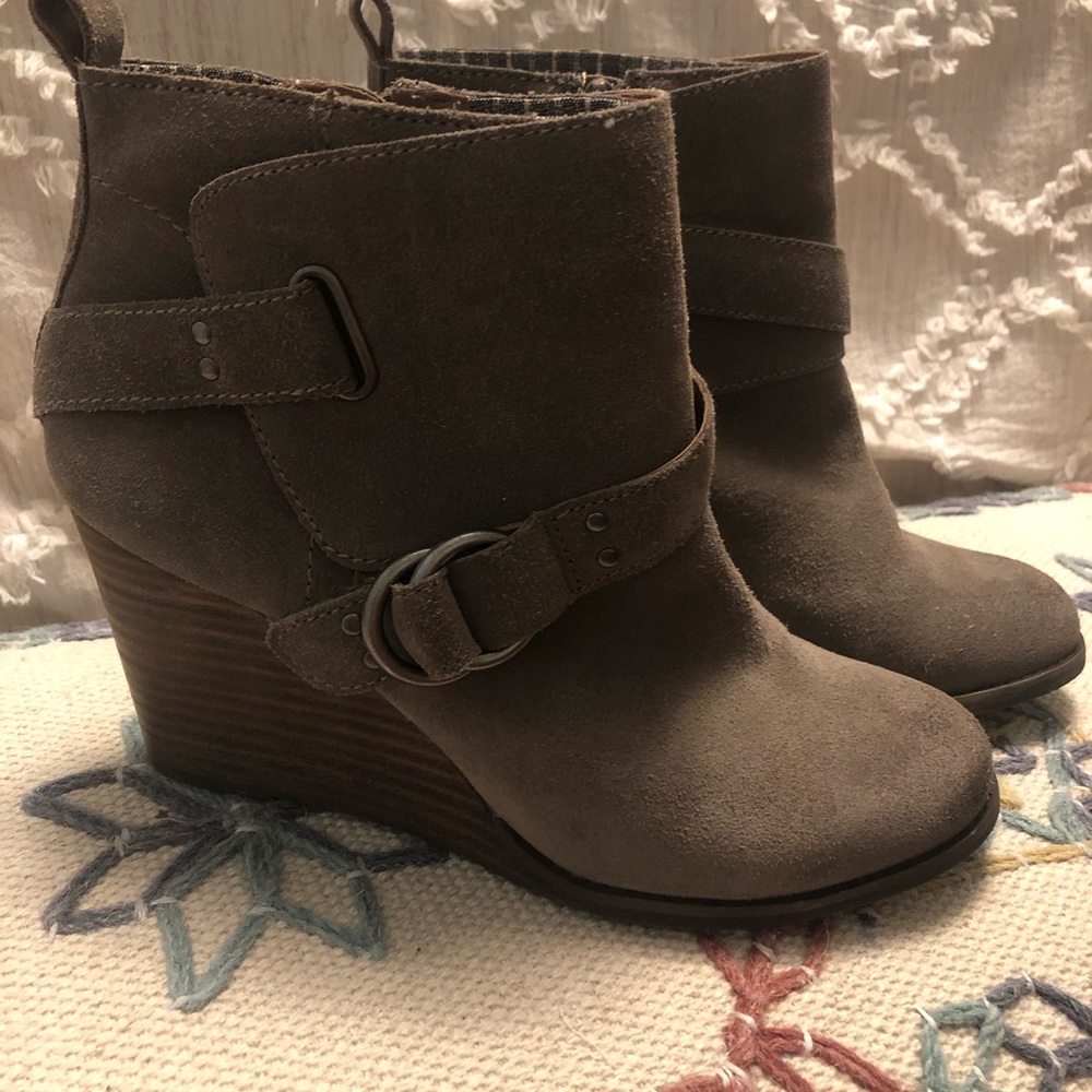 🍀Lucky Suede Booties🍀